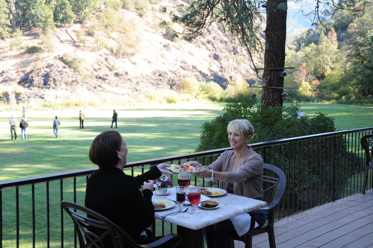 Morrisons Rogue River Lodge Merlin Exterior foto
