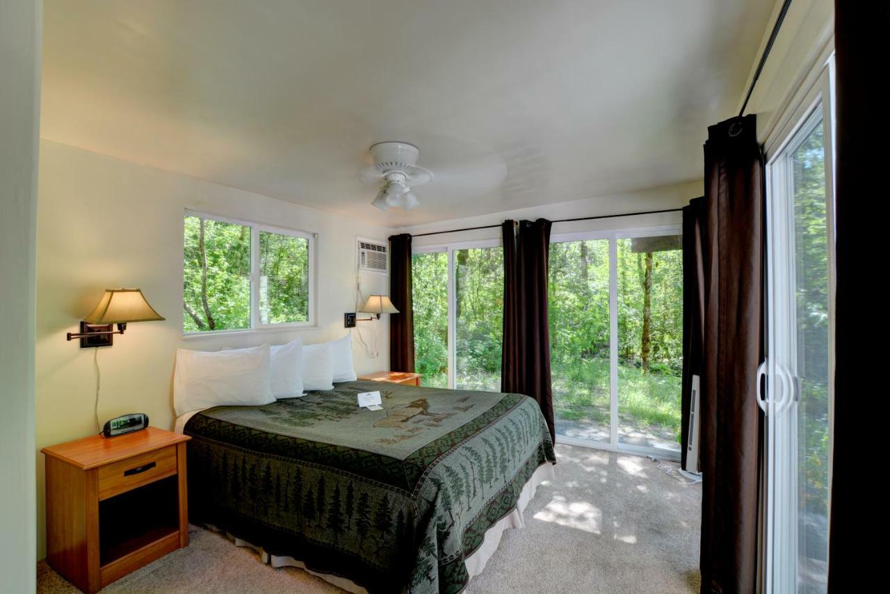 Morrisons Rogue River Lodge Merlin Exterior foto